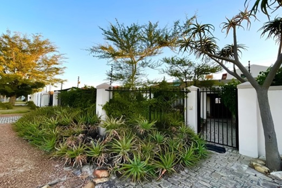 4 Bedroom Property for Sale in Somerset Ridge Western Cape